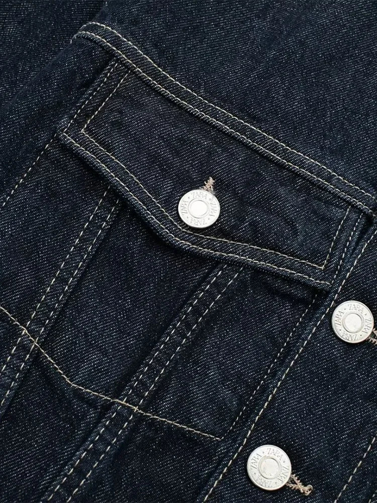 Chic Denim Jacket with Pockets